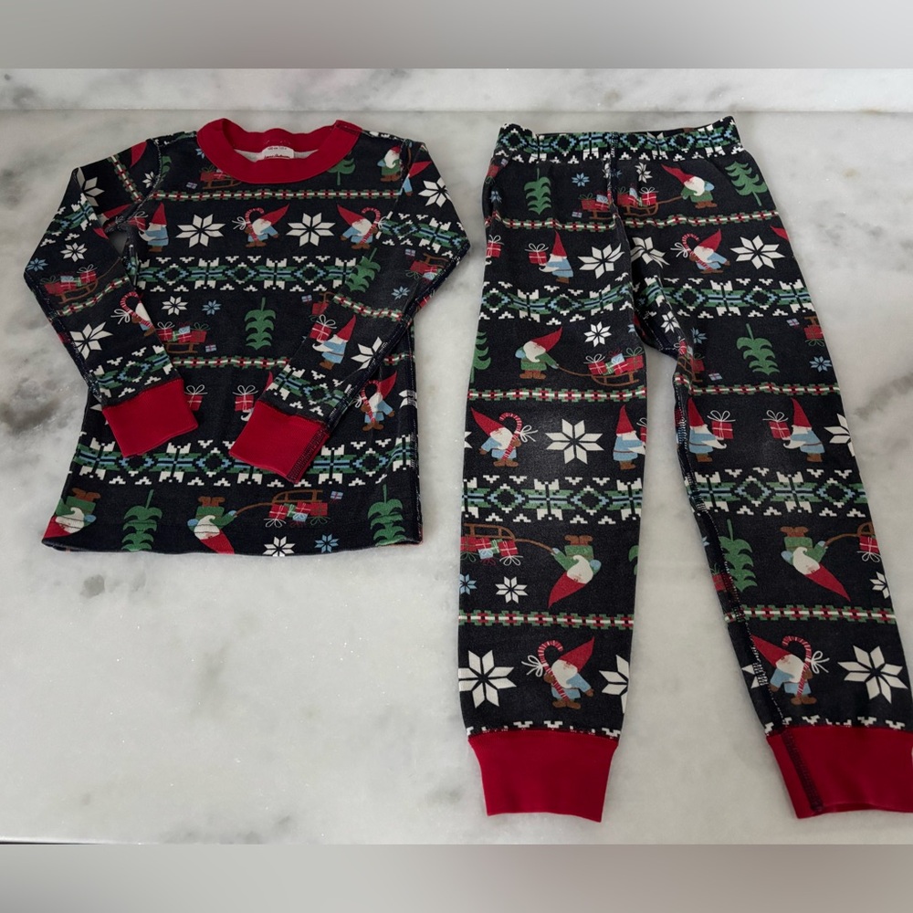 Hanna Andersson Holiday Long John Pajama Set
Color: Gnome Sweet Gnome